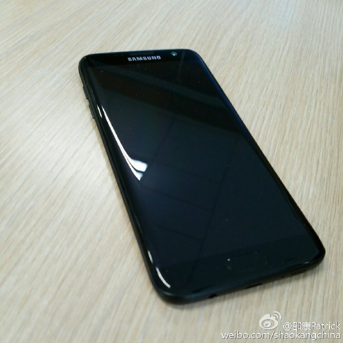 Galaxy S7 Edge Parlak Siyah Fotoğraf Galerisi 