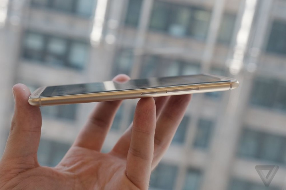 ZTE'nin Yeni Amiral Gemisi Axon 7'ye Detaylı İlk Bakış