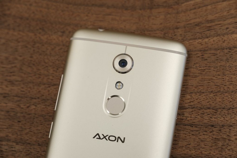 ZTE'nin Yeni Amiral Gemisi Axon 7'ye Detaylı İlk Bakış