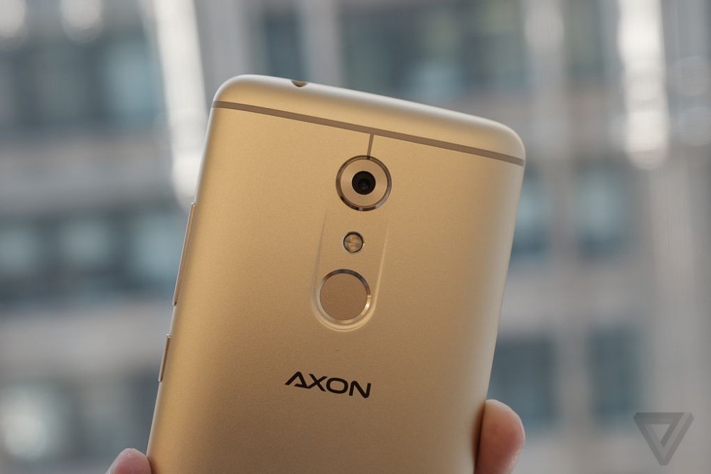 ZTE'nin Yeni Amiral Gemisi Axon 7'ye Detaylı İlk Bakış