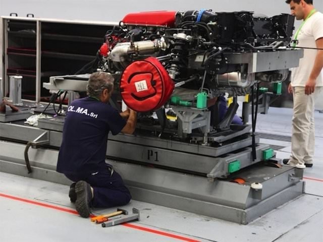 Ferrari, üretim tesisinin kapılarını araladı