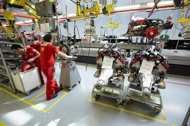 Ferrari, üretim tesisinin kapılarını araladı