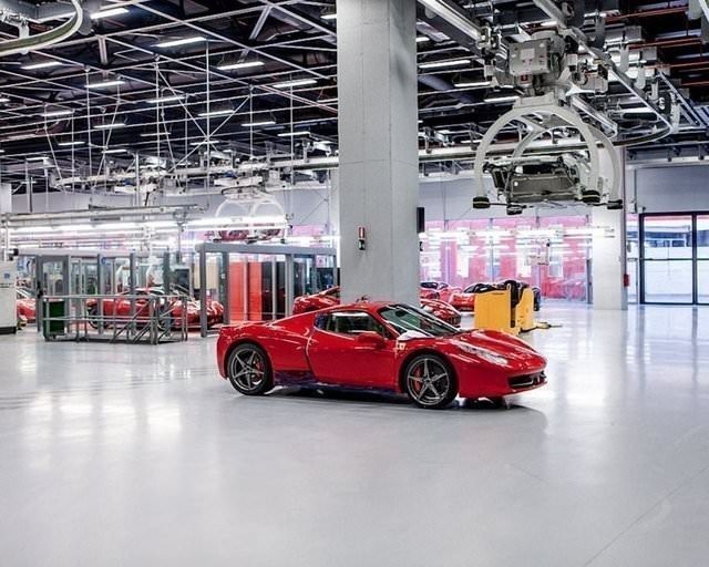 Ferrari, üretim tesisinin kapılarını araladı