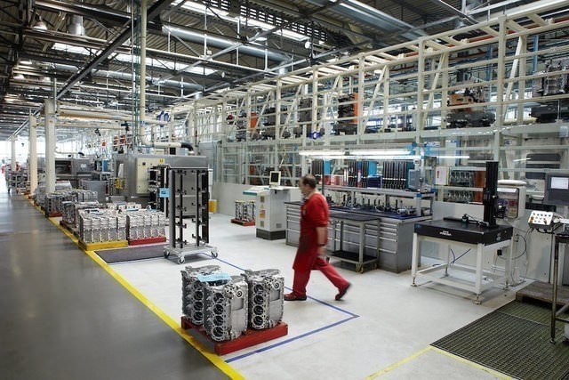 Ferrari, üretim tesisinin kapılarını araladı