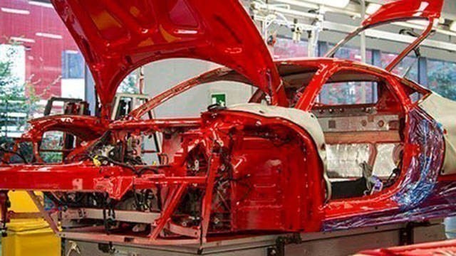 Ferrari, üretim tesisinin kapılarını araladı