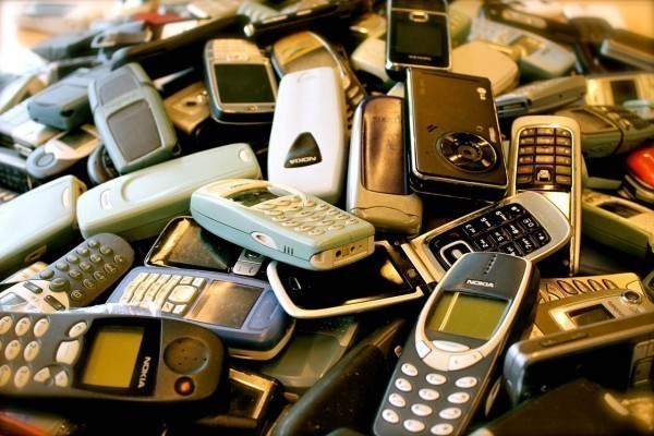 Eski telefonlardan, altın çıkartıyorlar