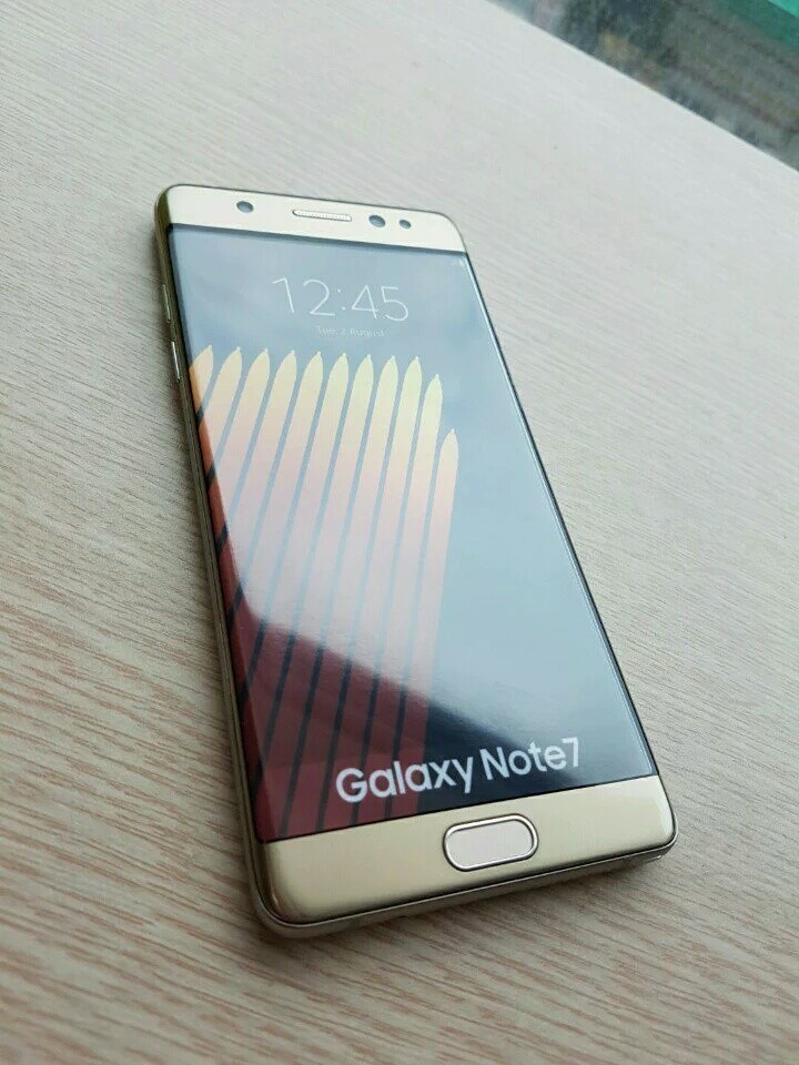 Galaxy Note 7 Gold Görselleri Ortaya Çıktı