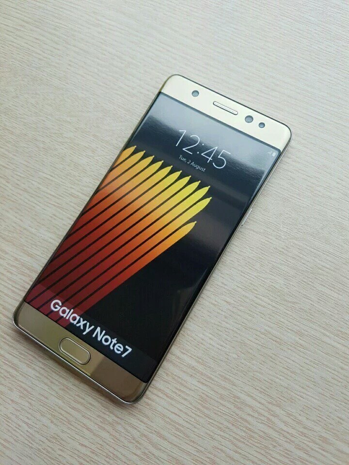 Galaxy Note 7 Gold Görselleri Ortaya Çıktı