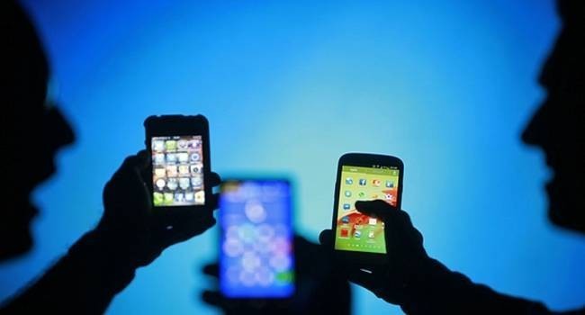 Sıcak havalarda telefon kılıfı kullanmak doğru mu?