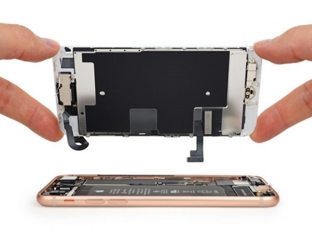 iPhone 8'i stüdyolarında tek tek parçalarına ayırdılar
