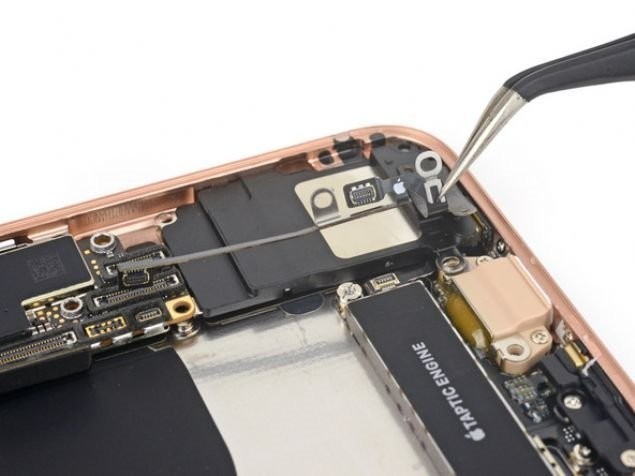 iPhone 8'i stüdyolarında tek tek parçalarına ayırdılar