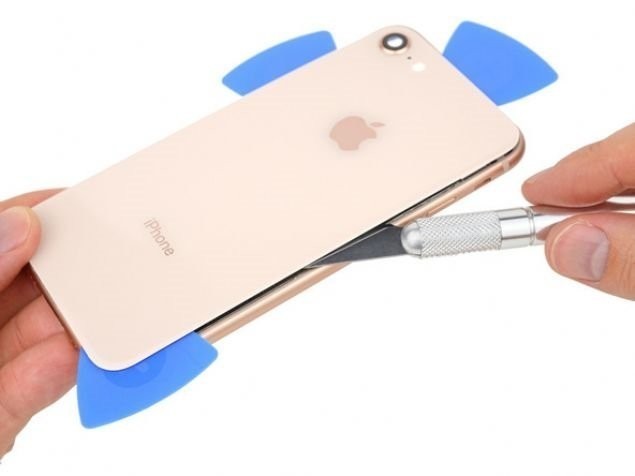 iPhone 8'i stüdyolarında tek tek parçalarına ayırdılar