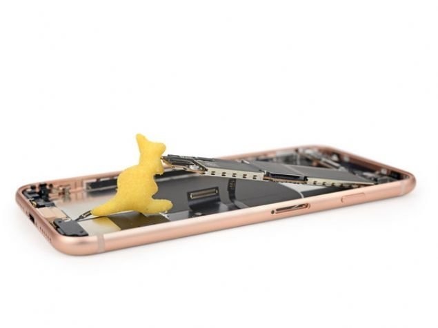 iPhone 8'i stüdyolarında tek tek parçalarına ayırdılar
