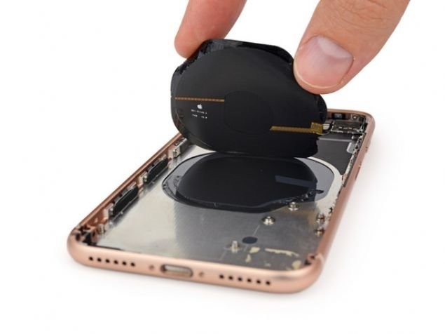 iPhone 8'i stüdyolarında tek tek parçalarına ayırdılar