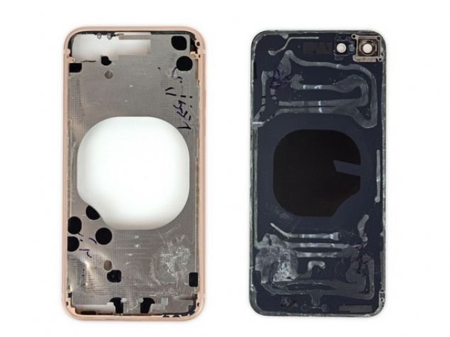 iPhone 8'i stüdyolarında tek tek parçalarına ayırdılar