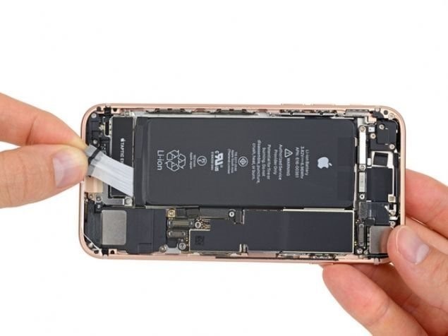 iPhone 8'i stüdyolarında tek tek parçalarına ayırdılar