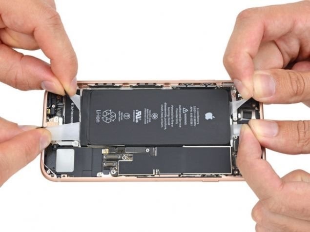 iPhone 8'i stüdyolarında tek tek parçalarına ayırdılar