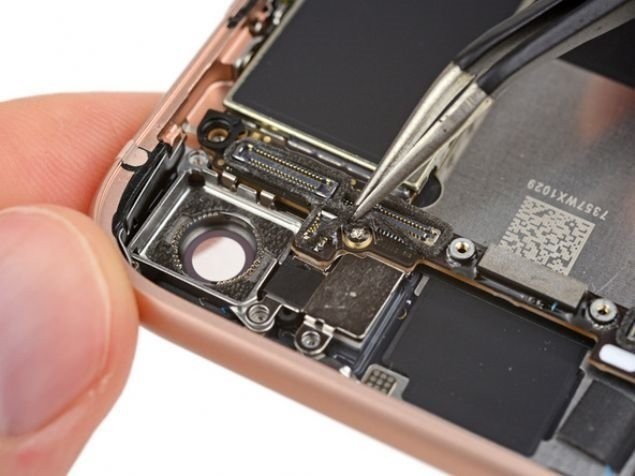 iPhone 8'i stüdyolarında tek tek parçalarına ayırdılar