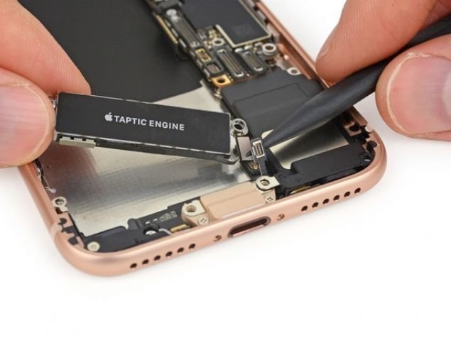 iPhone 8'i stüdyolarında tek tek parçalarına ayırdılar