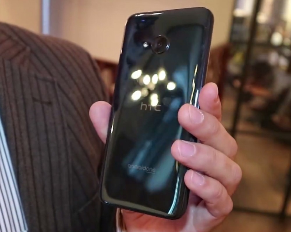 HTC U11 Plus ve U11 Life Fotoğraf Galerisi 