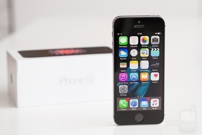 İphone SE 128GB Mart Ayında Geliyor