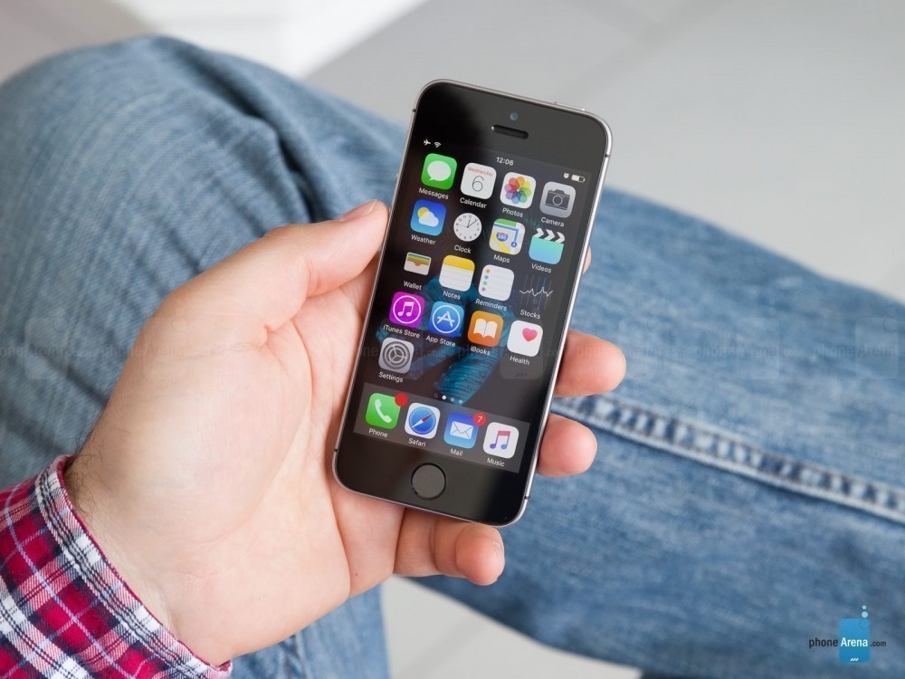 İphone SE 128GB Mart Ayında Geliyor 