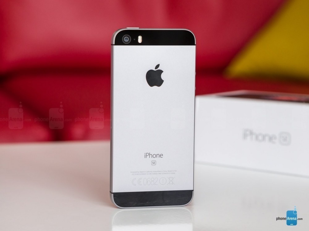 İphone SE 128GB Mart Ayında Geliyor 