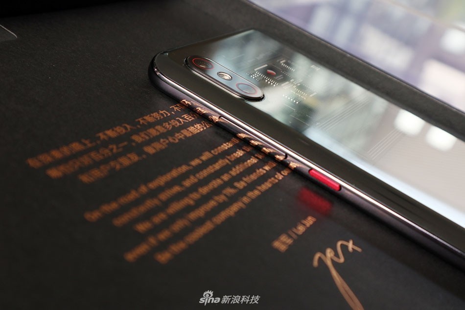 Resimlerle Xiaomi Mi 8 Explorer Edition Kutu Açılımı İncelemesi 