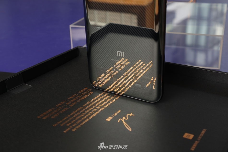 Resimlerle Xiaomi Mi 8 Explorer Edition Kutu Açılımı İncelemesi 