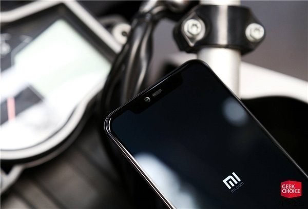 Resimlerle Xiaomi Mi 8 Explorer Edition Kutu Açılımı İncelemesi 
