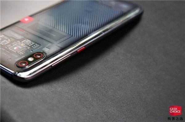 Resimlerle Xiaomi Mi 8 Explorer Edition Kutu Açılımı İncelemesi 