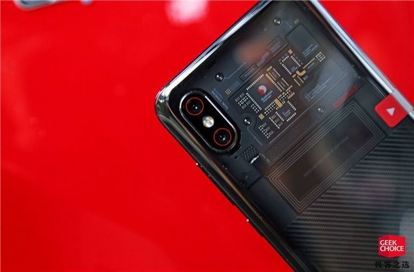 Resimlerle Xiaomi Mi 8 Explorer Edition Kutu Açılımı İncelemesi 