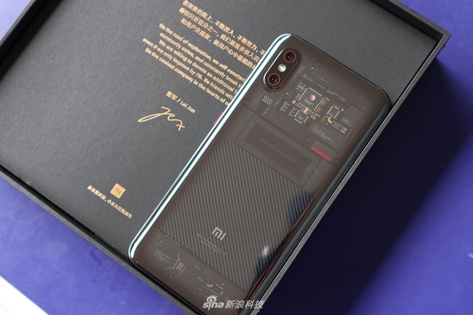 Resimlerle Xiaomi Mi 8 Explorer Edition Kutu Açılımı İncelemesi 