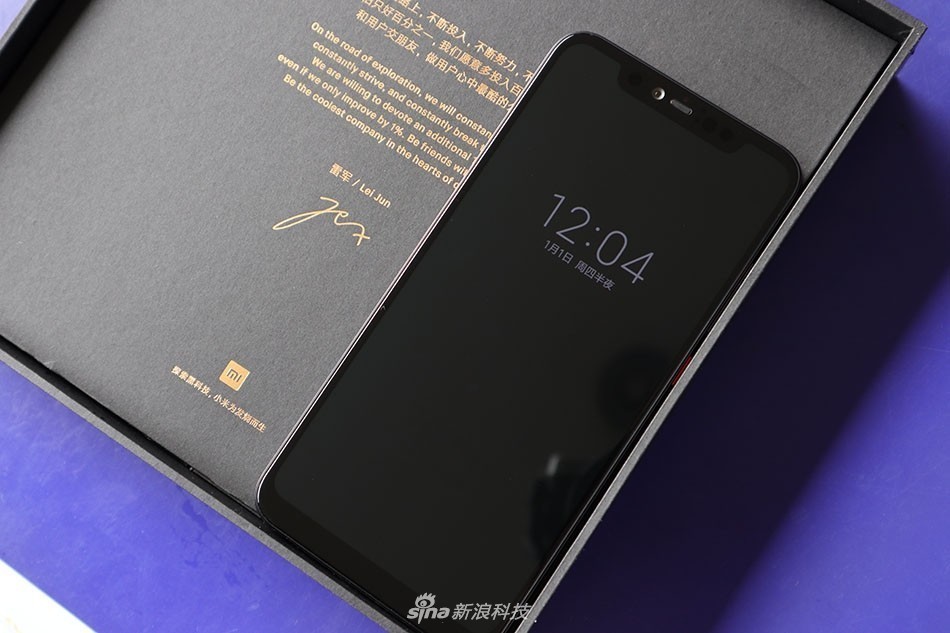 Resimlerle Xiaomi Mi 8 Explorer Edition Kutu Açılımı İncelemesi 