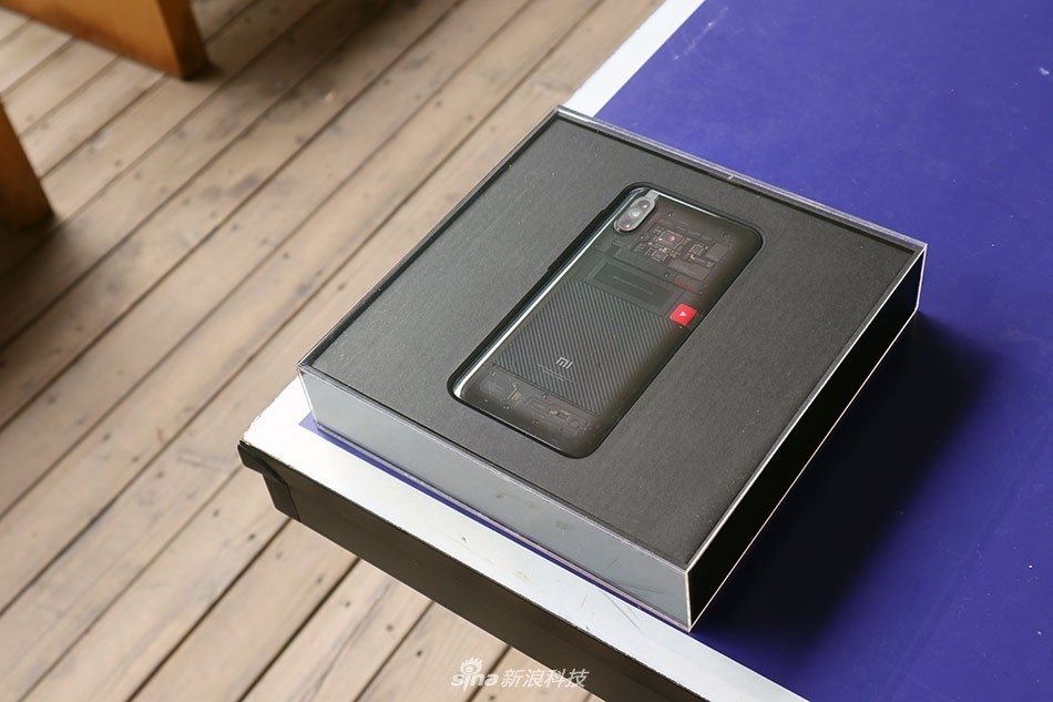 Resimlerle Xiaomi Mi 8 Explorer Edition Kutu Açılımı İncelemesi 