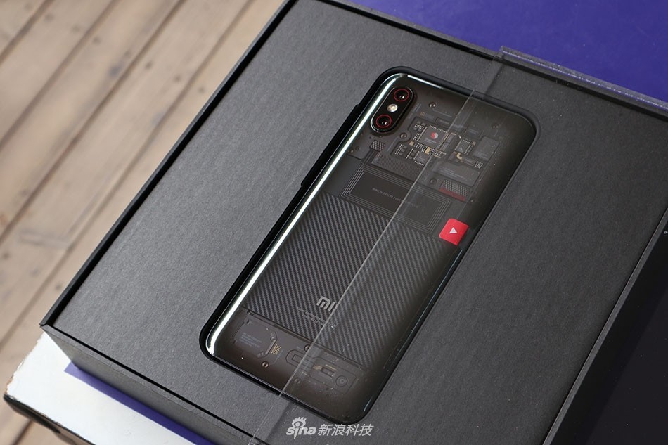 Resimlerle Xiaomi Mi 8 Explorer Edition Kutu Açılımı İncelemesi 