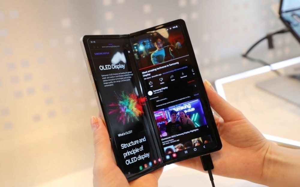 Samsung, 360 derece katlanabilir ekranını paylaştı