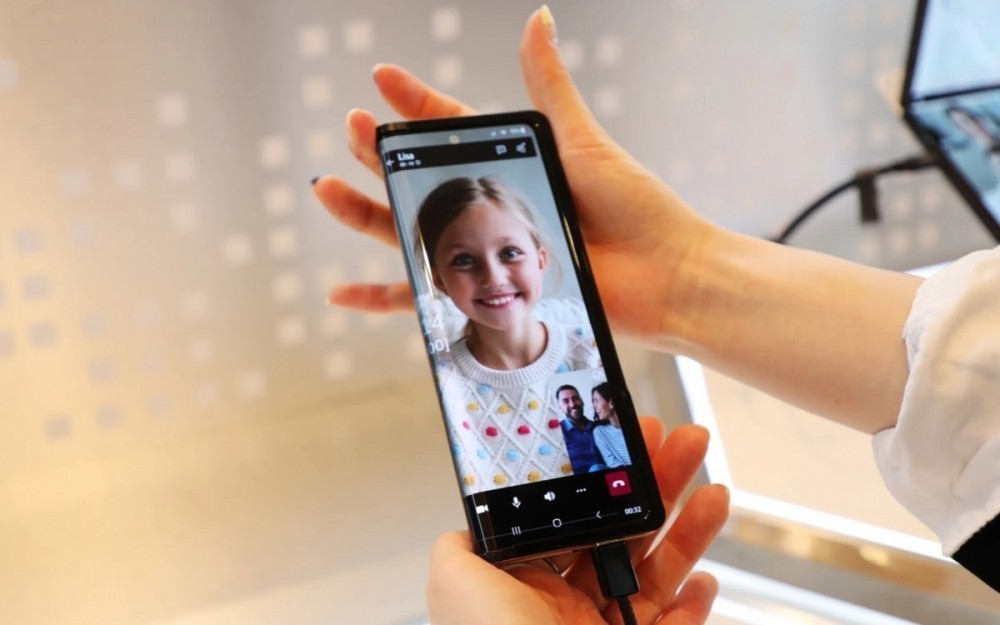 Samsung, 360 derece katlanabilir ekranını paylaştı