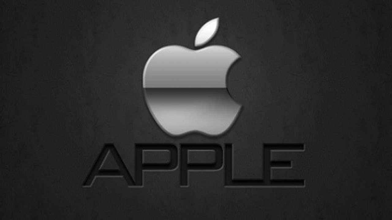 Apple Store'da sergilenen iPhone'ları teker teker parçaladı