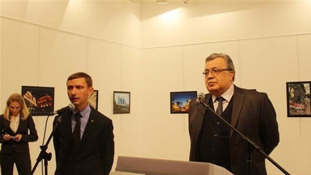 Türk Polisi Rusya Büyükelçisi Karlov'u öldüren kişinin iPhone'unun şifresini istiyor