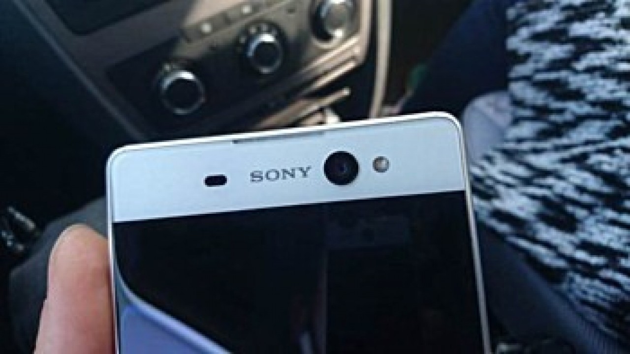 Sony Xperia C6, 6 inç Ekranla Gelebilir 
