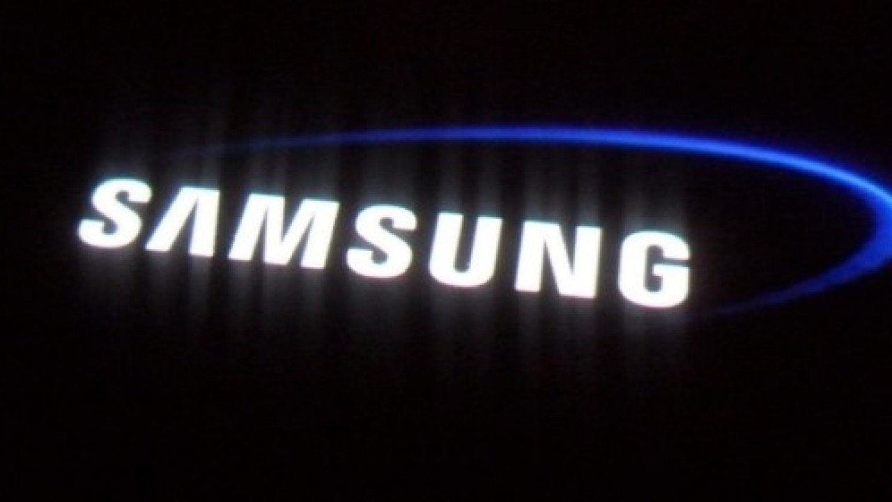 Samsung Galaxy S7 edge'nin bir kavanoz su ile imtihanı