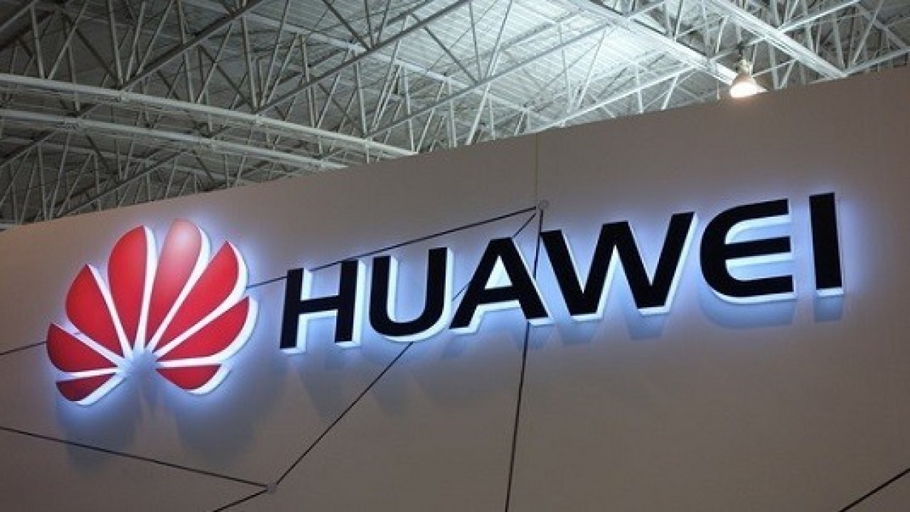 Huawei P9 akıllı telefonun duyuru öncesinde siyah rengi ortaya çıktı