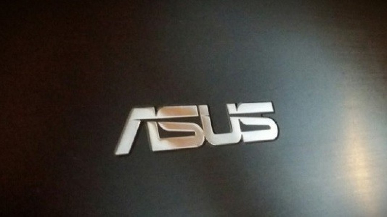Asus'un yeni Zenbook 3 modeli, Apple'ın Macbook modeline rakip olarak geldi