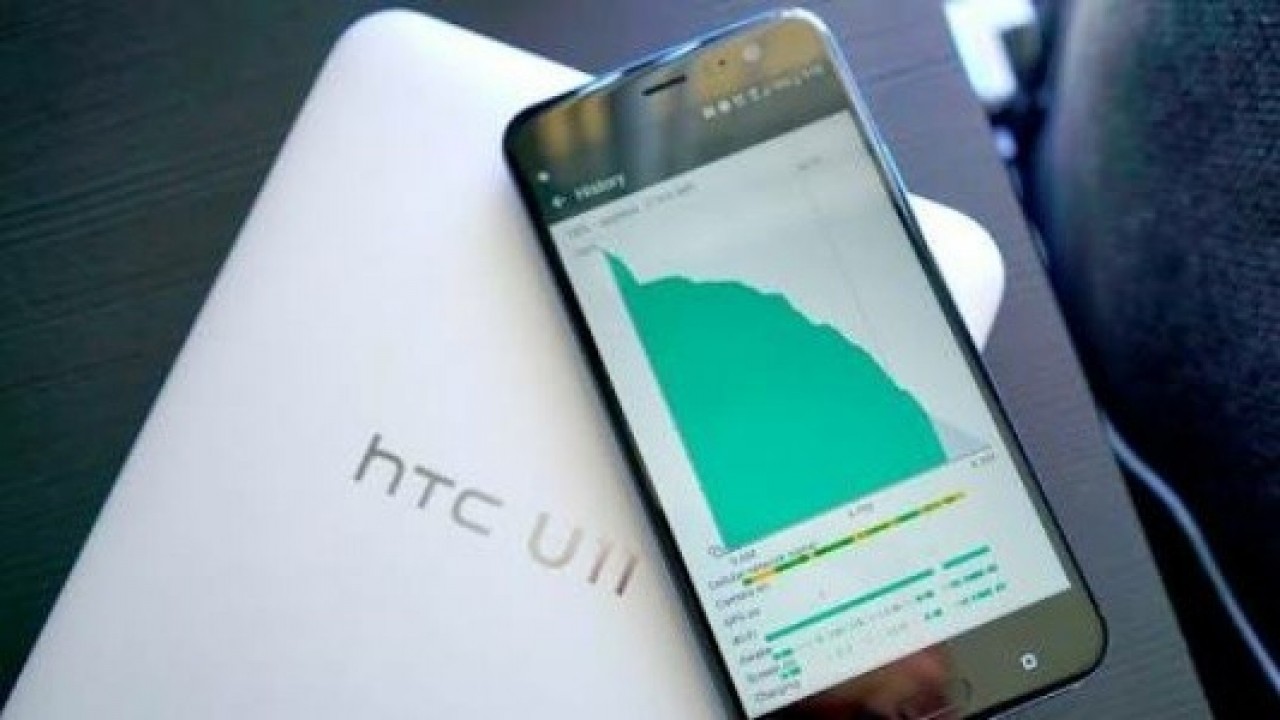HTC U11 Life Brilliant Black Rengi ile Ortaya Çıktı 