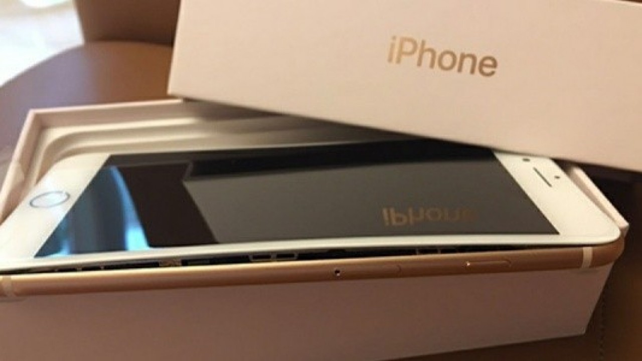 Apple, İPhone 8 ve iPhone 8 Plus'da Şişen Batarya İddialarını İnceliyor 