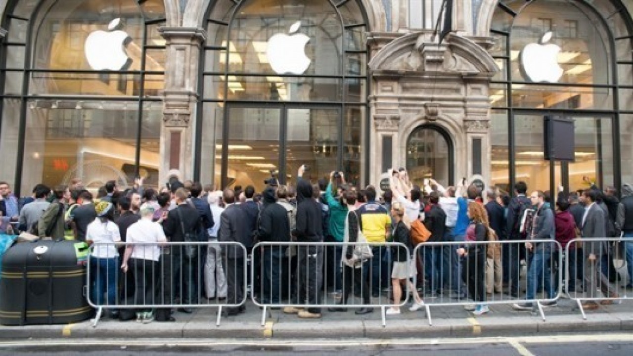 Apple Store'da iPhone X bulamayınca, polisi aradılar
