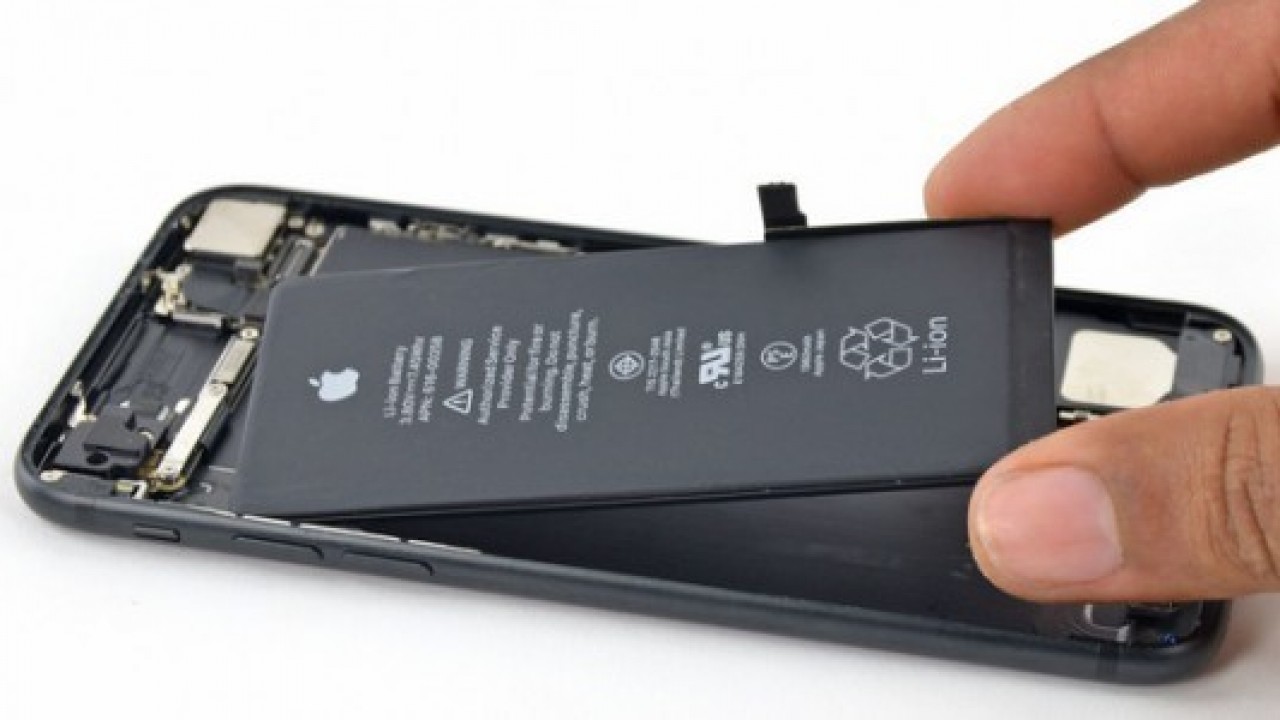 iFixit, iPhone batarya değiştirme kitlerinde fiyatı düşürdü