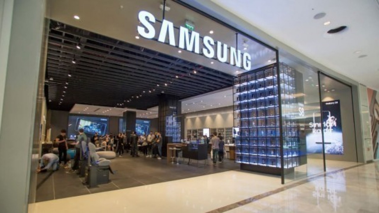 Samsung, EMAAR Square Mall AVM'de mağazasını açtı
