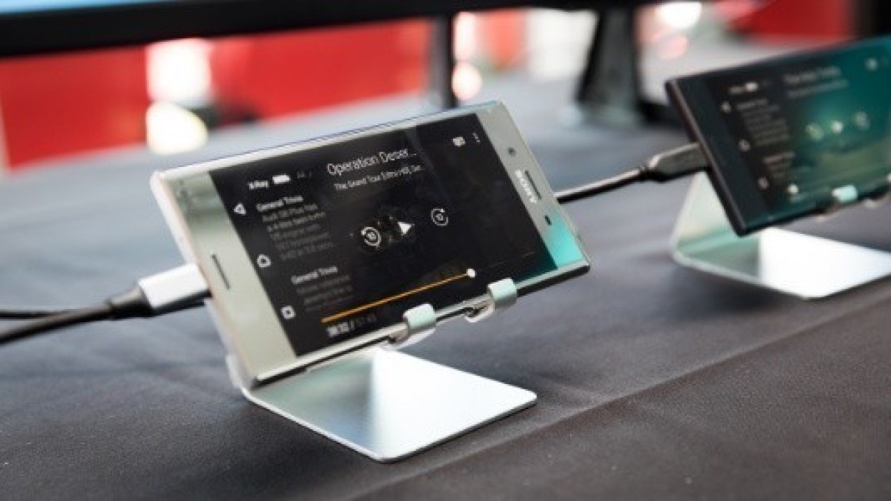 Qualcomm, EE, ve Sony Avrupa'nın ilk Gigabit LTE Destekli Telefonu Xperia XZ Premium'u Tanıttı